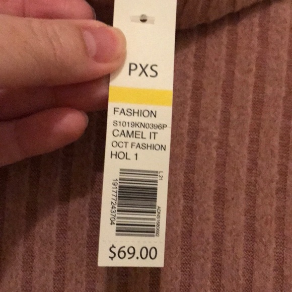 NWT The Limited Petite Rib Hacci Turtleneck - Picture 6 of 9